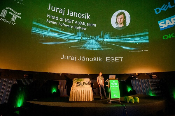 Juraj Jánošík, odborník na strojové učení a kyberbezpečnost, na konferenci SUSE Expert Days
